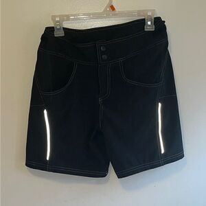 EXCELLENT CONDITION UNISEX TRAYL 7”  TRAIL SHORTS SIZE SMALL